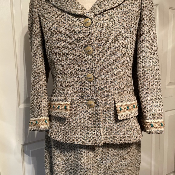 St. John suit - Picture 7 of 14